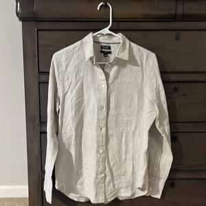 Cream tan color. Very nice neutral color